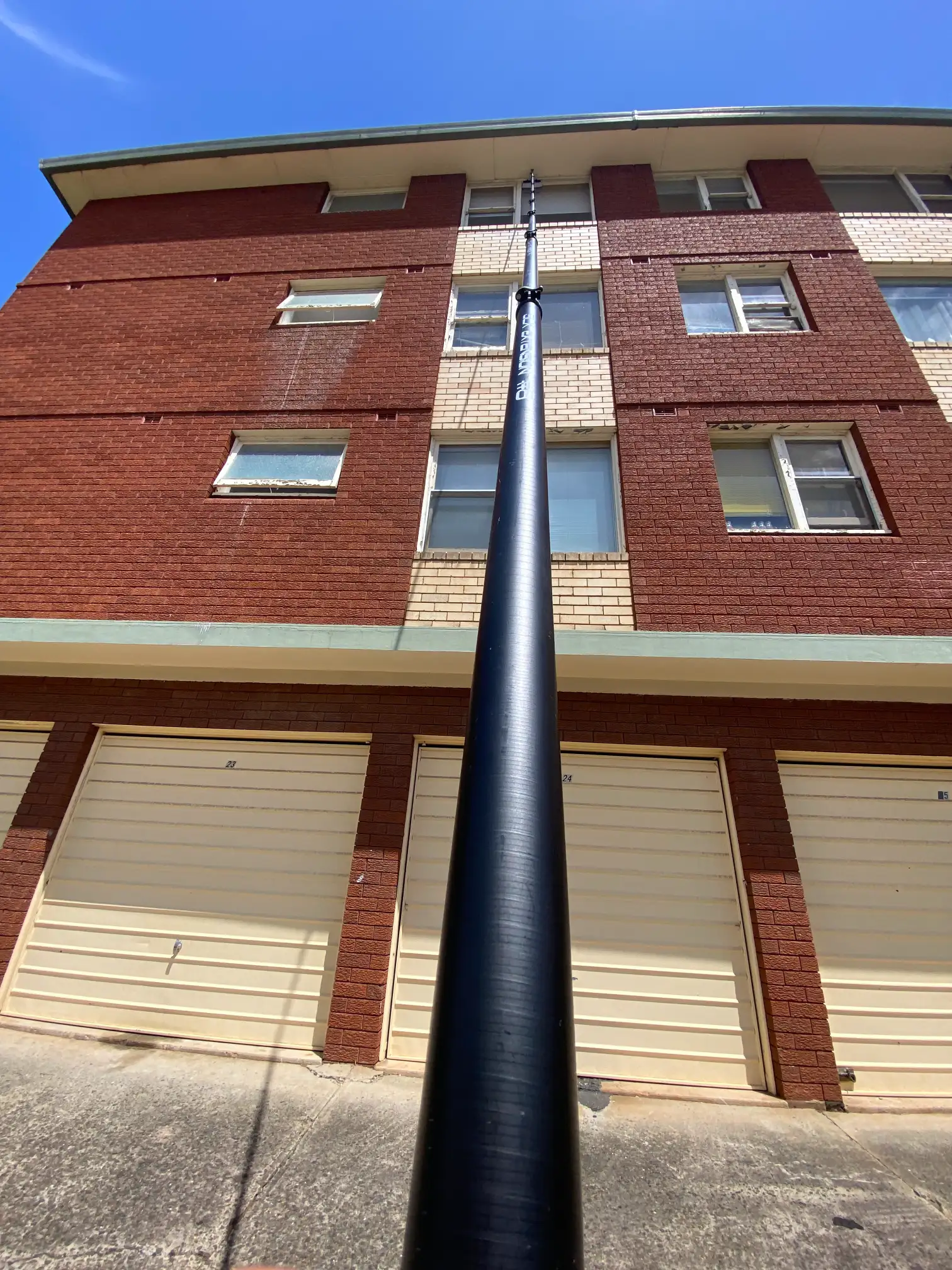 Waterfed pole strata